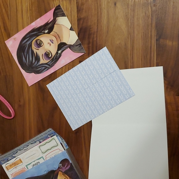 Cute stationary with folder - Picture 3 of 4